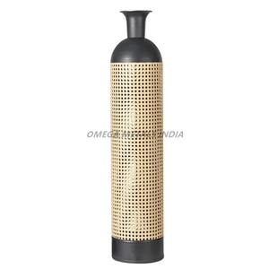 Ensemble de vases en métal de bonne qualité en noir antique avec une forme à couvercle élégante et un motif complexe pour une décoration intérieure élégante - Product Image 5
