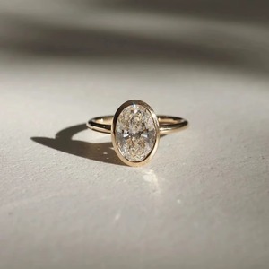 Anillo de Diamante Moissanita de Corte Ovalado de 1.50 Ct, Oro Blanco de 14k, Hermoso Diseño, Joyería de Lujo Moderna para Regalo de Boda o Compromiso - Product Image 5