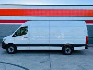 Mercedes-Benz Sprinter 2021 Impecable - Product Image 2