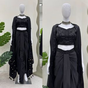 Conjunto de Choli y Shrug Elegante para Mujer, Combinación Perfecta para Fiestas, Bodas y Ocasiones Festivas con un Look Moderno - Product Image 5