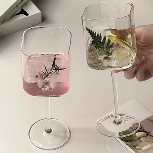 Las copas de vino más vendidas realzan la estética de la mesa con su aspecto elegante y pulido, increíblemente elaboradas por KHOOSI OVERSEAS. - Product Image 2