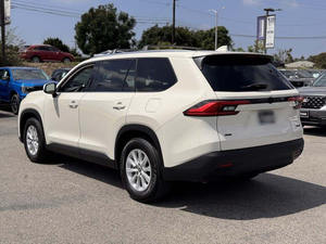 USADO 2024-2025 para Grand XLE AWD R20 Volante a la Izquierda Interior Oscuro Asientos de Cuero ACC en Buen Estado - Product Image 5