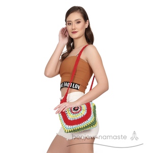 Borsa Patchwork a uncinetto in tela rossa e verde multicolore accessorio invernale Boho all'ingrosso | Low MOQ | Elegante uso quotidiano aperto - Product Image 2