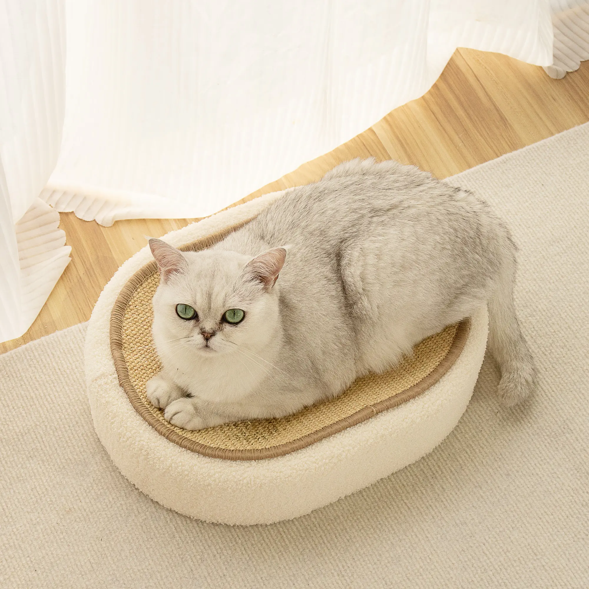 थोक गर्म बिक्री ओवल सिसल बिल्ली खरोंच बिस्तर प्यारा पालतू जानवर सोते हुए खेल रहा है