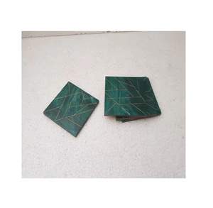 Dessous de verre élégants en bois et en résine conçus à la main pour la décoration de table et les cadeaux - Product Image 1