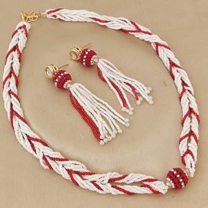 Hermoso Collar de Perlas de Primera Calidad Inspirado en Celebridades con Hermosos Aretes para Mujer, Ideal para Uso Casual y Minimalista - Product Image 1