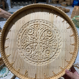 Bandeja redonda de mimbre con fondo artístico y asas de madera, bandeja de servicio hecha a mano de Vietnam, bonito precio - Product Image 3