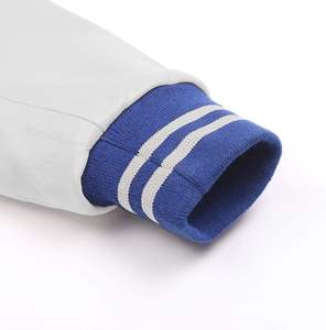 Chaquetas Letterman con mezcla de lana bordada personalizada y mangas de piel sintética Unisex aptas para la universidad y los equipos - Product Image 6