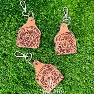 Porte-clés en cuir taillé sculpté à la main Porte-clés en cuir de forme exotique mignon Accessoires en cuir taillé Porte-clés mignons pour unisexe - Product Image 1