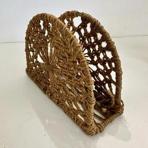 Porte-serviettes en rotin vintage artisanal pour la décoration de la table à manger et diverses utilisations pratiques décoratives en provenance d'Inde - Product Image 3