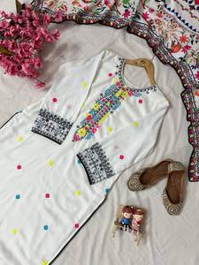 Nuevo diseñador listo para usar ropa de fiesta muselina hilo de algodón y Zari bordado trabajo Top y pantalón con impresión digital Dupatta - Product Image 4