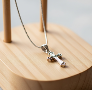 Collier en argent sterling 925 de haute qualité avec pendentif croix en vermeil chaîne à maillons plaquée or pour une tenue de fête - Product Image 2