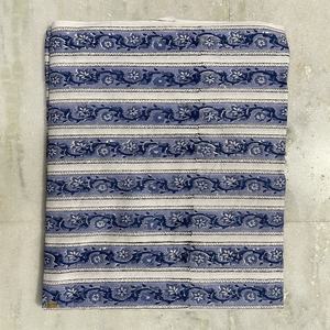 ผ้าฝ้ายพิมพ์ลายดอกไม้แบบแฮนด์บล็อกจากเมืองจัยปุระ สไตล์น่ารัก เป็นมิตรกับสิ่งแวดล้อม ระบายอากาศได้ดี เหมาะสำหรับเย็บเสื้อผ้าเด็กหญิงและเด็กชาย ขายเป็นหลา - Product Image 5