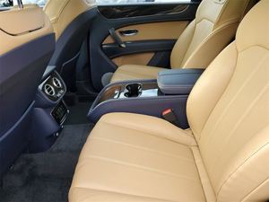 Gran Oferta, Excelente Estado: Bentley Bentayga Híbrido 2020 con Tracción en las Cuatro Ruedas, Listo para Enviar - Product Image 5