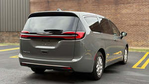 Chrysler Pacifica Select FWD Plus 2025 d'occasion en excellent état, sans accident, conduite à gauche/droite - Product Image 3