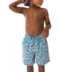 Pantalones cortos de baño para niños de alta calidad con cintura ajustable con cordón para un ajuste seguro durante el juego acuático activo y la natación - Product Image 1
