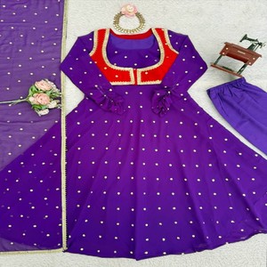 VASTRA COTTAGE - Vestido de Seda Pesada con Bordado Fendy, Pantalón y Dupatta, Trabajo con Hilos y Lentejuelas, Ropa Étnica de Diseñador para Mujer - Product Image 5