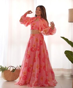Dernier ensemble de choli et de lehenga en coton brodé pour femmes indiennes, pour les fêtes et les mariages, design moderne - Product Image 2