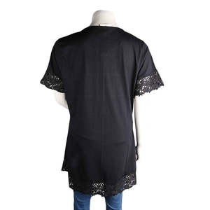 Camiseta con volantes y pedrería para mujer - Negra - Product Image 4