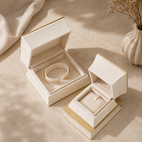 Coffret à bijoux carré rouge bordeaux personnalisé en cuir PU pour bagues, colliers et bracelets, idéal pour les marques de bijoux de luxe