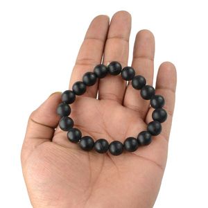 Bracelet en perles rondes d'onyx noir naturel mat de 10 mm - Plaqué or pour la protection, la mise à la terre, la force, la concentration et la confiance - Product Image 2