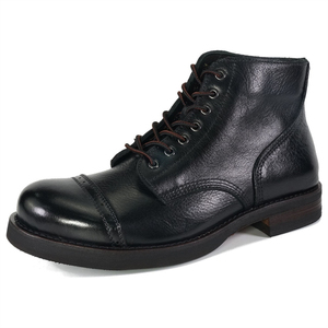 Ensemble de chaussures en cuir noir et marron pour hommes, fabriquées en cuir de haute qualité, style classique, finition raffinée et résistance durable - Product Image 5