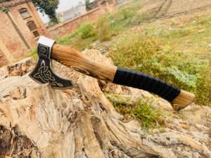 Hache Viking à barbe en acier au carbone personnalisée Thewizcrafts, manche en bois, gravure nordique, outil de camping, bushcraft, bricolage, industriel - Product Image 4