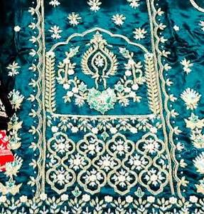 Costumes de soirée en soie brodés à la main de créateur moderne pour femmes, style traditionnel indien avant-gardiste pour les fêtes - Product Image 2