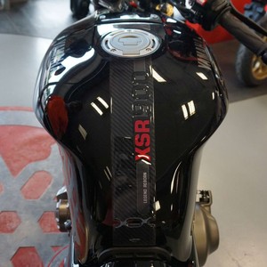 Protezione Serbatoio Moto 3D su Misura con Logo in Resina Adesiva, Funzioni Impermeabili, Compatibile con Yamaha XSR900 2022 - Product Image 1