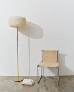 Lampadaire en fer de conception de luxe, cadre doré, abat-jour en coton blanc, meilleure qualité, artisanat en métal indien, Offre Spéciale - Product Image 2