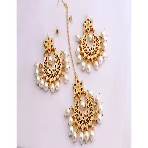 Ensemble de bijoux fins en Kundan blanc avec boucles d'oreilles et Maang Tikka, plaqué or, perles et diamants, en or rose, pour mariage ou fête - Product Image 4
