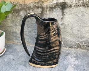 Taza de Viaje de Cuerno Vikingo de Lujo Premium, Taza de Vino y Cerveza de Cuerno Natural Hecha a Mano, Ecológica, con Logotipo Personalizado - Product Image 4