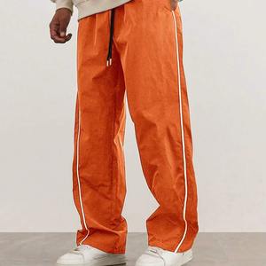 กางเกงวอร์มกีฬาคุณภาพสูงแบบสั่งทำพิเศษ ทรงโอเวอร์ไซส์ แต่งแถบสะท้อนแสง กันลม ผลิตจากไนลอนและโพลีเอสเตอร์ สำหรับผู้ชาย - Product Image 4