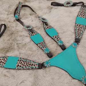 Ensemble de sellerie western en cuir véritable pour cheval, avec têtière en poils de guépard et collier de poitrail à boucle, personnalisation disponible, pour l'équitation - Product Image 1