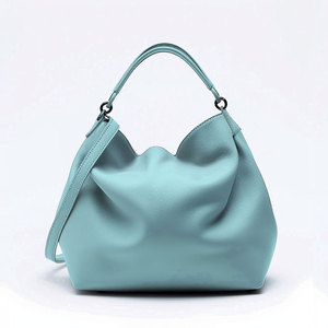 Sac à Main Femme en Cuir de Vachette Italien de Haute Qualité Gris Clair – Design Simple et Élégant à Ouverture Inclinée - Product Image 3