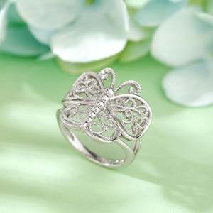 Anillo de Plata de Ley con Diseño de Mariposa Jeulia Milgrain - Product Image 6