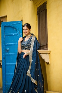 ผ้าไหม Vichitra ออกแบบแฟนซีพร้อมเลื่อมปักงาน lehenga choli ผู้ผลิตและผู้จำหน่ายจาก Surat ในอัตราที่ต่ำที่สุด - Product Image 4