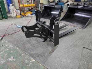 Fourche d'excavatrice II, fourches en acier renforcé avec conception réglable pour une manutention efficace des matériaux - Product Image 2