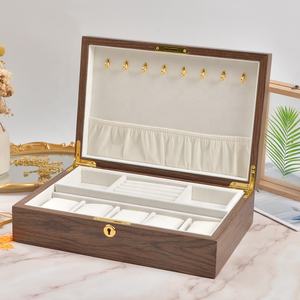 Ensemble de bijoux en bois de luxe boîte rectangulaire organisateur d'emballage de bijoux personnalisé en velours boîte à bijoux en bois faite à la main - Product Image 4