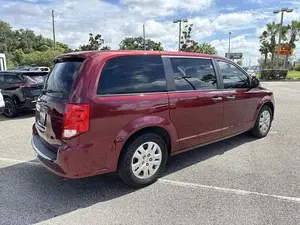 Dodge Grand Caravan SE 2020, conduite à gauche, sièges en cuir, pneus R19, feux LED - Product Image 4