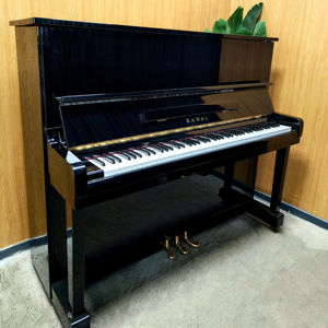 Piano Acústico Vertical Usado KAWAI KU1B Negro, de Calidad Profesional Japonesa, con Estilo Mecánico, para Exportación al por Mayor - Product Image 1