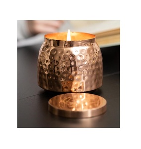 Portavelas votivo de metal intrincadamente detallado para exhibiciones impresionantes en repisas de mesa de comedor o consolas de entrada - Product Image 6