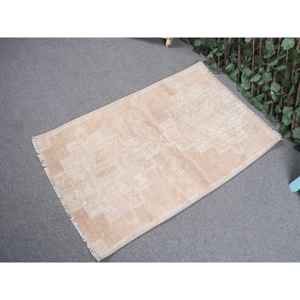 Alfombra Turca de 2.2x3.6 pies, Alfombra Pequeña Vintage, Alfombra Beige con Puntos Blancos - Product Image 2