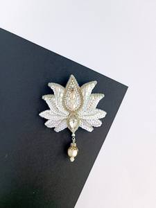 Broches perlées Broche de designer faite à la main. Accessoires de haute qualité. Broche design unique. Baby shower meilleur cadeau. - Product Image 6