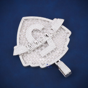 Pendentif Hip Hop Shield entièrement glacé en argent 925 personnalisé avec diamant Moissanite rond et taille baguette Design VVS Clarity - Product Image 4