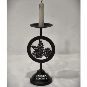 Elegante Candelabro de Hierro Negro con Forma de Corazón, Estilo Moderno y Sofisticado para un Brillo en Espacios Minimalistas y Serenos - Product Image 4