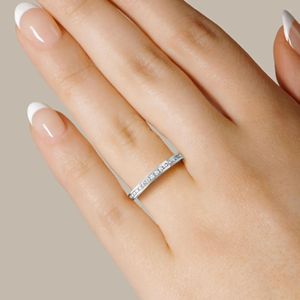 Princess Cut Channel Set Eternity Wedding Band para mujer Anillo de regalo de aniversario y cumpleaños Anillo de compromiso Anillos de moissanita - Product Image 2