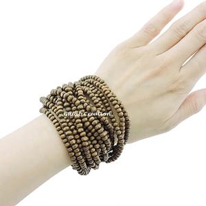 Bracelet multicouche à larges brins fait main avec perles en bois naturel pour accessoires de mode Boho, tribaux et écologiques - Product Image 4