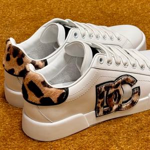 Zapatillas de diseñador de alta gama con tacón bajo, antideslizantes, transpirables y cómodas, con un diseño moderno y a la moda para hombre. - Product Image 3