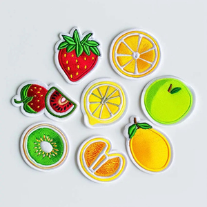 Parches bordados con logotipo personalizado sin mínimo, sombrero colorido para planchar, parches en blanco de diferentes frutas a granel, ropa principalmente Flor de tela - Product Image 1